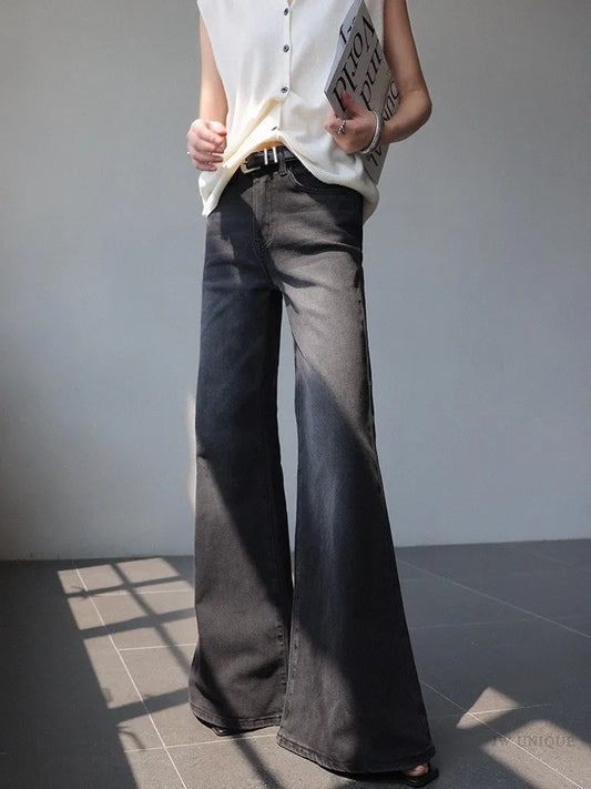 Minimalist Flared Jeans